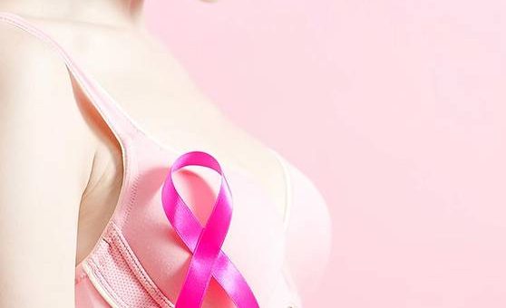 ¿La EPS debe asumir una reconstrucción de senos por cáncer de mama?