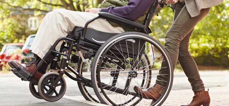 Cuando la EPS debe suministrar a sus afiliados una silla de ruedas?