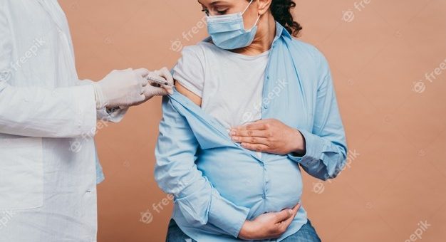 ¿Las embarazadas pueden vacunarse contra el COVID-19? 